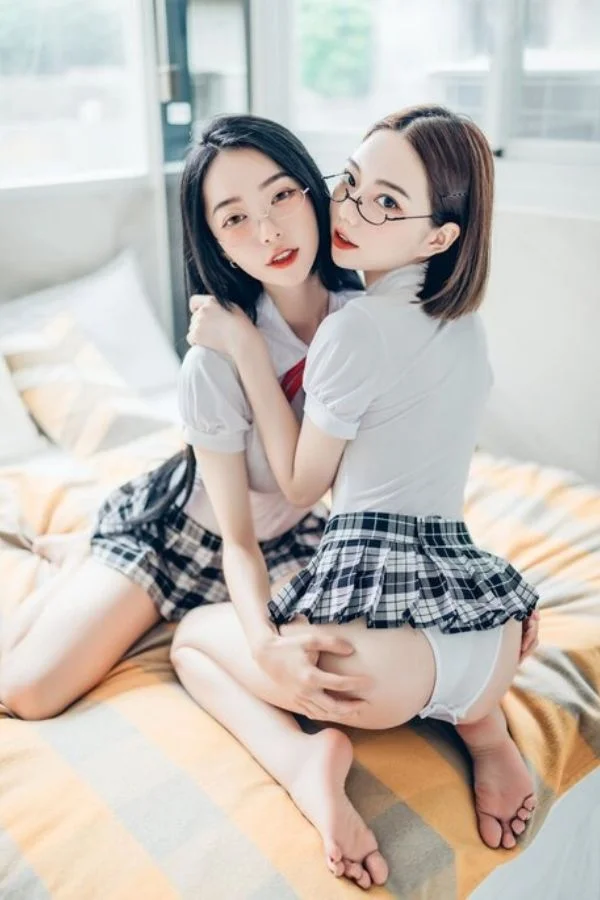 Jianhua 22 Anni, Studentessa curiosa e piena di entusiasmo pronta a conoscerti
